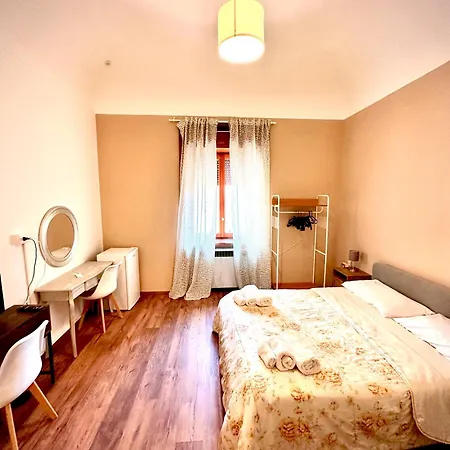 Via Roma Deluxe